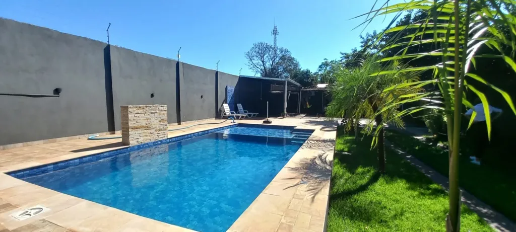 VENDO CASA CON PISCINA EN EL BARRIO SAN ISIDRO: 1 habitación y 3 baños — foto 2