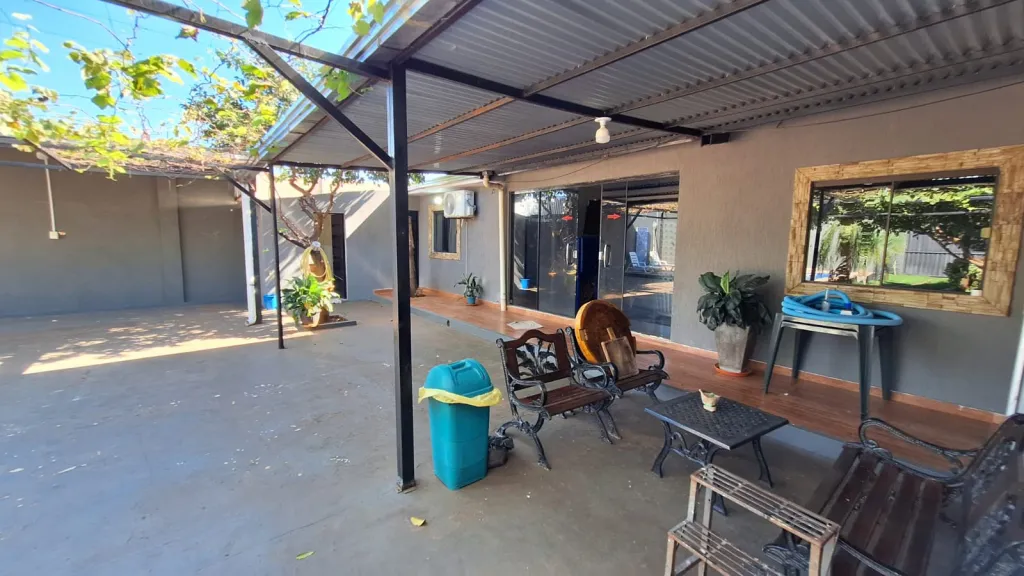 VENDO CASA CON PISCINA EN EL BARRIO SAN ISIDRO: 1 habitación y 3 baños — foto 3