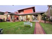 VENDO O ALQUILO RESIDENCIA EN SAJONIA, ZONA CLUB SAJONIA COD 2381