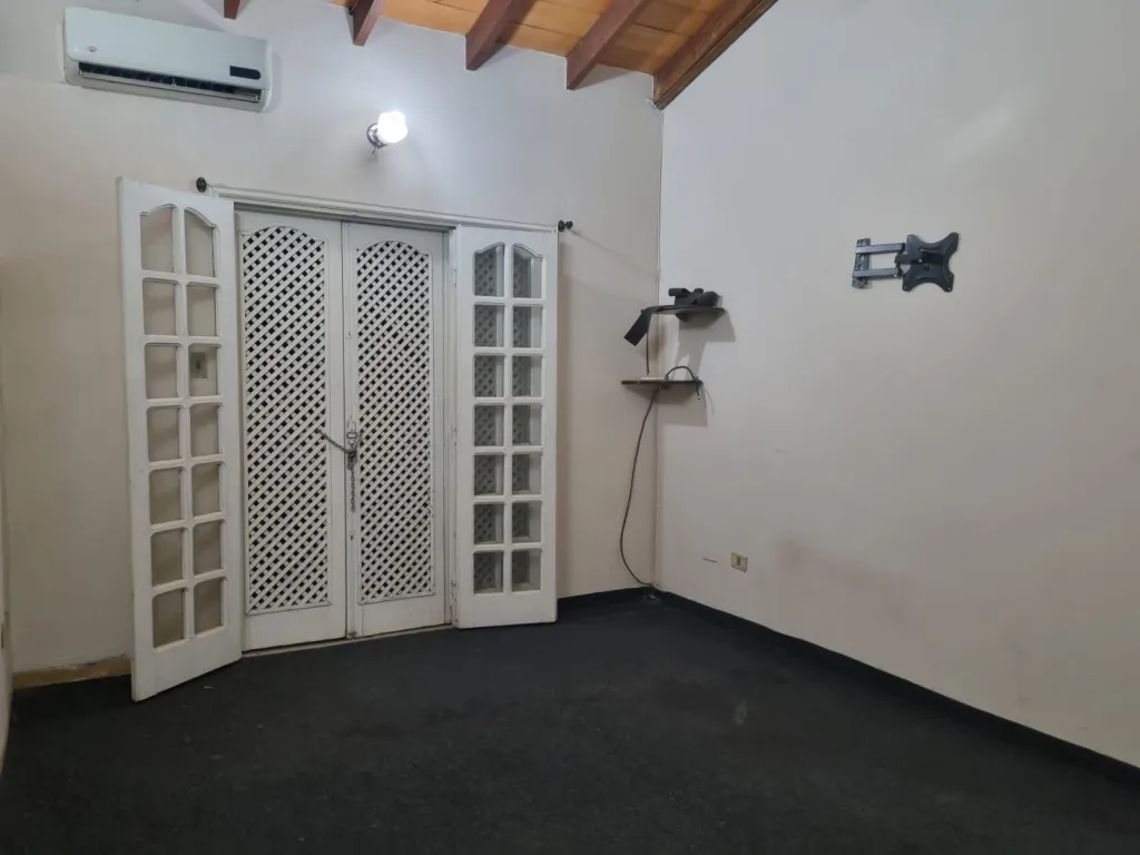 VENDO O ALQUILO RESIDENCIA EN SAJONIA, ZONA CLUB SAJONIA COD 2381 — photo 2