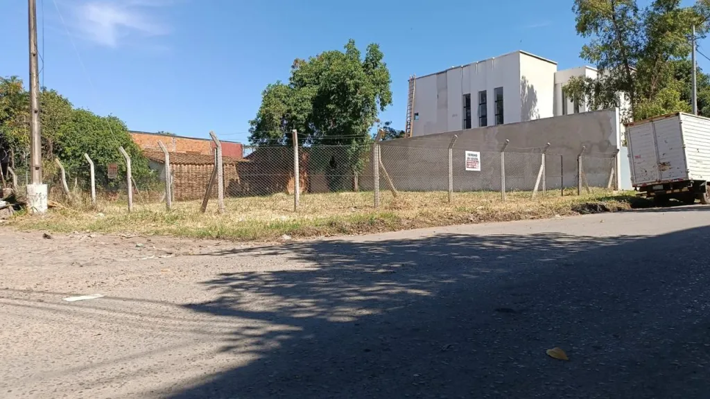 VENDO TERRENO EN BARRIO SANTA MARIA EN ESQUINA 500 m2, 21mts de frente y 19 mts de fondo — foto 2