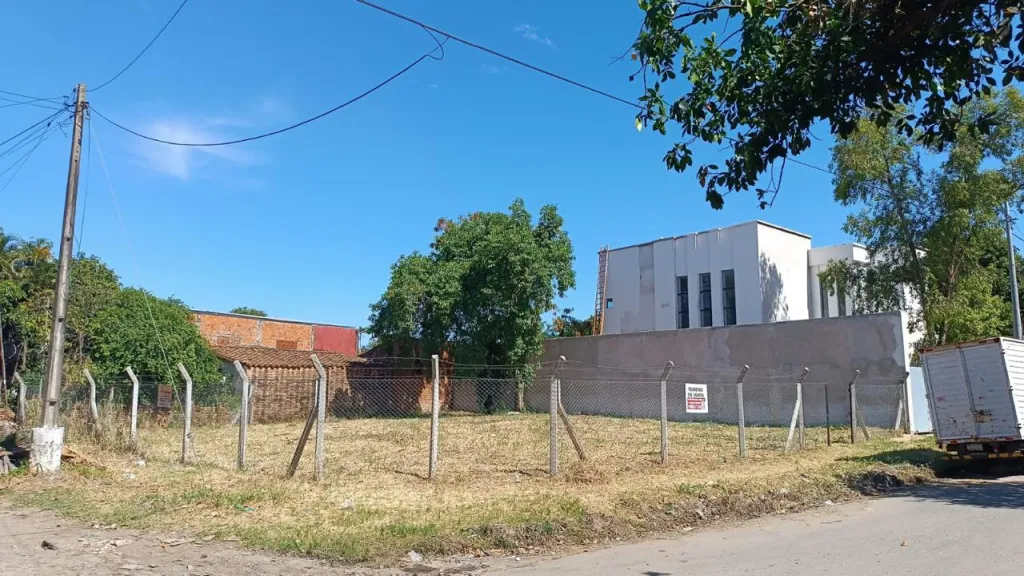 VENDO TERRENO EN BARRIO SANTA MARIA EN ESQUINA 500 m2, 21mts de frente y 19 mts de fondo — foto 3