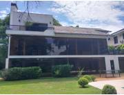 VENDO RESIDENCIA EN EL PARANA COUNTRY CLUB