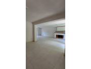 ALQUILO AMPLIA CASA EN MBURUCUYA COD 4598