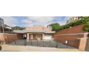 Amplia Casa en Las Mercedes a solo una cuadra de la Av. Mariscal Lopez