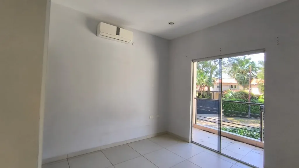 VENDO DUPLEX EN LAMBARE, ZONA DEL YACHT COD 5768 — foto 2