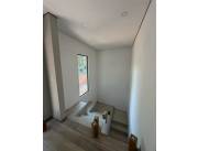 RESIDENCIA A ESTRENAR DE 3 DORMITORIOS EN SUITE , A PASOS DEL COLEGIO LUMEN, BARRIO MBURU