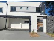 VENDO DUPLEX EN LUQUE, MAKAI COD 5803