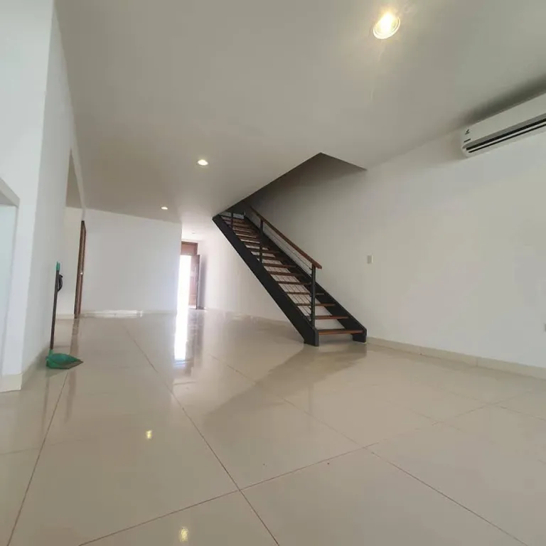 Vendo Duplex de 3 dormitorios en zona Garden Club y Shopping Plaza Madero de Luque — foto 3