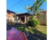 Vendo Casa de 3 dormitorios con piscina en Villa Aurelia zona Municipalidad de Asuncion