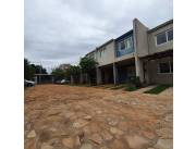 Alquilo o Vendo Duplex de 3 dormitorios en condominio de barrio Primavera de Luque