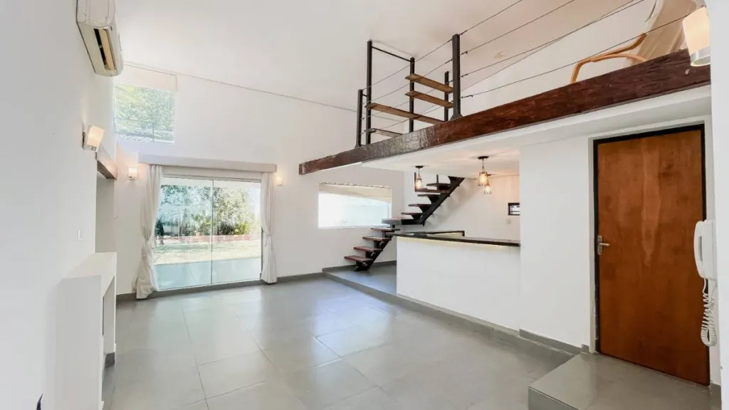VENDO CASA FAMILIAR 3 DORMITORIOS EN ZONA YACHT LAMBARE — foto 3
