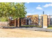 EN VENTA LUJOSA CASA EN LOMA MERLO - ASUNCIÓN