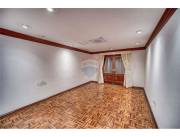 VENDO HERMOSA RESIDENCIA DE 1580M2 EN BARRIO CARMELITAS