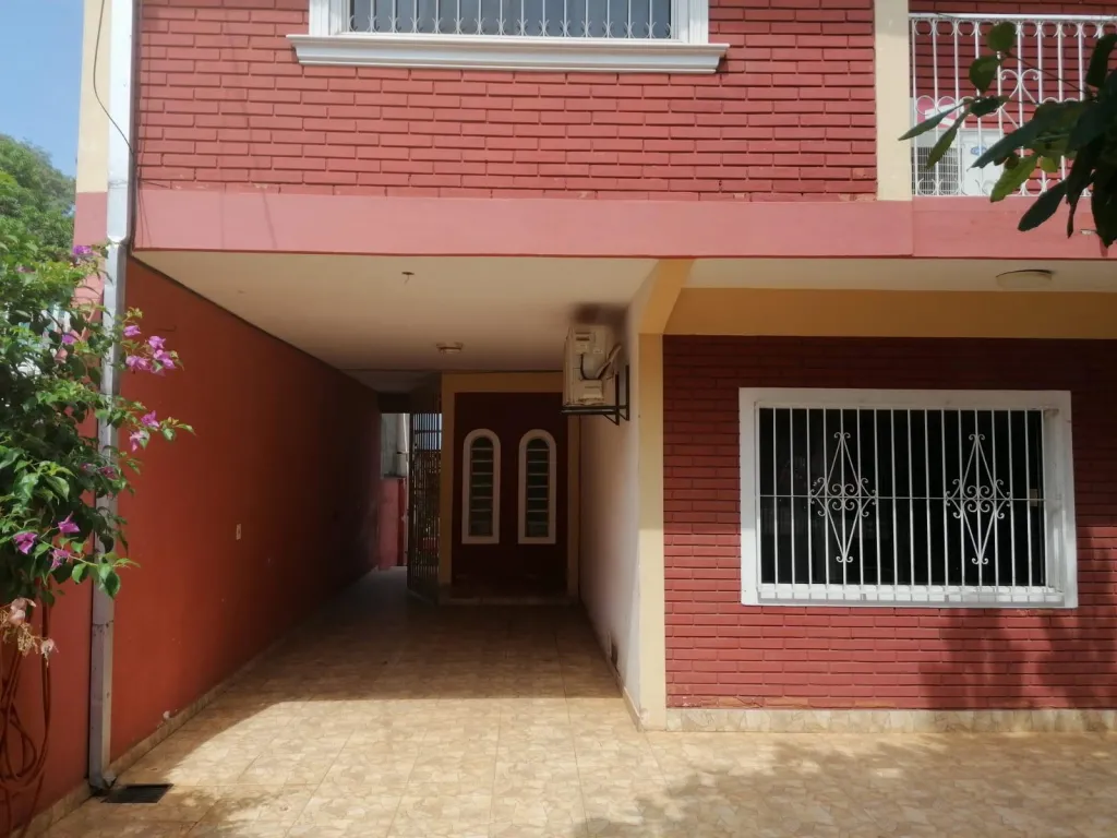VENDO CASA DE DOS PLANTAS EN FERNANDO DE LA MORA ZONA SUR — foto 2