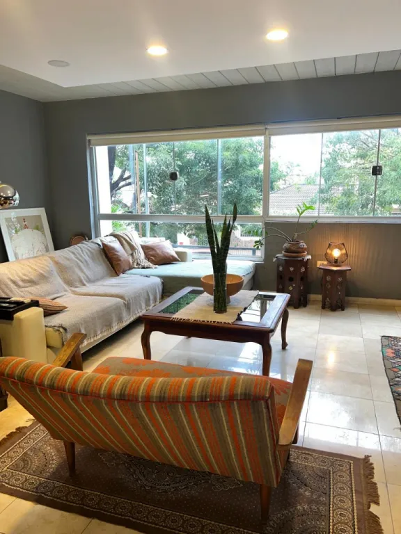 LOS LAURELES, VILLA MORRA: CASA TRIPLEX IDEAL P VIVIENDA U OFICINA, ESTILO VANGUARDISTA. — foto 2