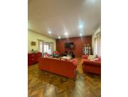 VENDO AMPLIA CASA EN LAMBARÉ