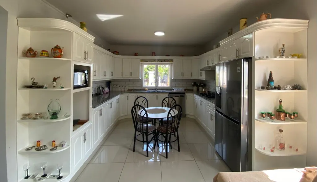 Vendo casa semiamoblada en el barrio Santa María de Encarnación: 4 habitaciones y 5 baños — foto 2