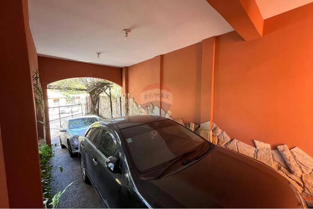 VENDO CASA EN BELLA VISTA A PASOS DEL COLEGIO ALEMAN — foto 3