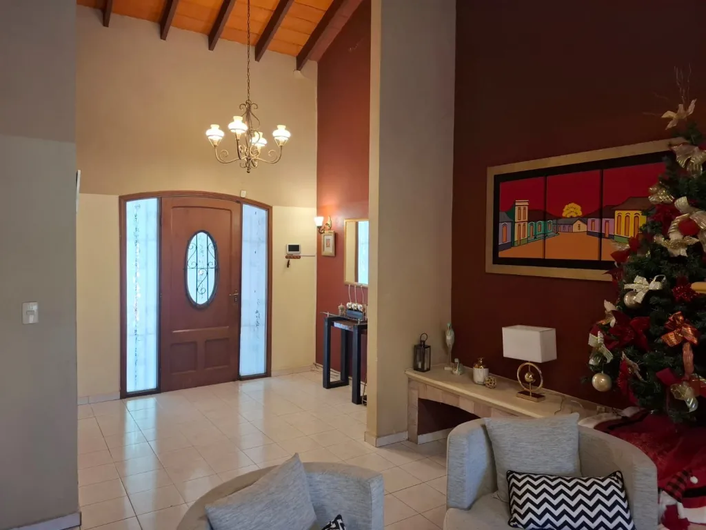 VENDO CASA AMPLIA 3 DORMITORIOS EN BARRIO SANTA LIBRADA ASUNCION — foto 2
