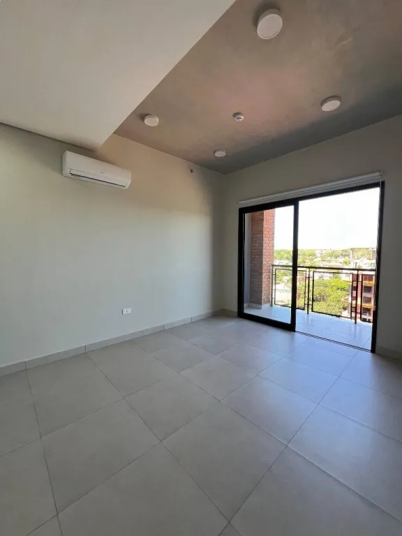 Departamento de 1 dormitorio Jr en alquiler – Luque, zona CIT — foto 2