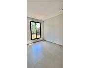 HERMOSA CASA PAREADA BRITISH STYLE A ESTRENAR