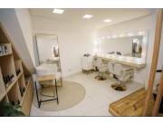 VENTA DE LLAVE- PELUQUERÍA EN EL WTC TOTALMENTE EQUIPADA