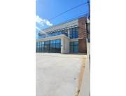 Salón premium en alquiler sobre Av principal - Luque