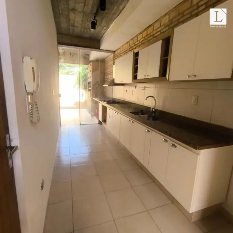 VENTA Duplex 3 Dormitorios Zona Villa Olimpia Ubicada a 700 metros de Av. Laguna grand — фото 2