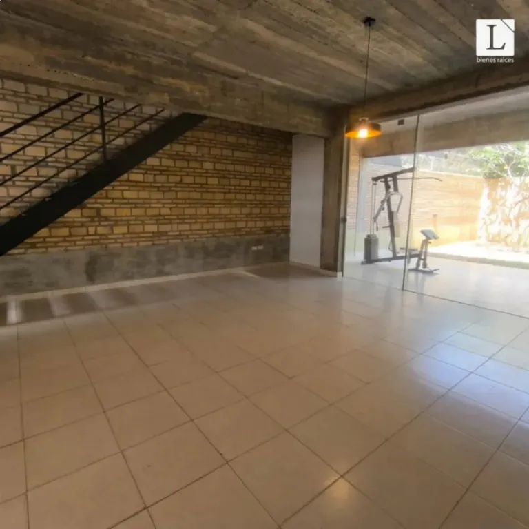 VENTA Duplex 3 Dormitorios Zona Villa Olimpia Ubicada a 700 metros de Av. Laguna grand — фото 3