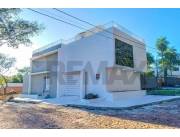 VENDO TRIPLEX EN LAMBARE ALTOS DEL GOLF