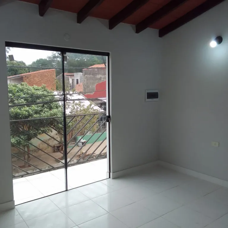 VENDO DUPLEX EN LAMBARE — foto 2