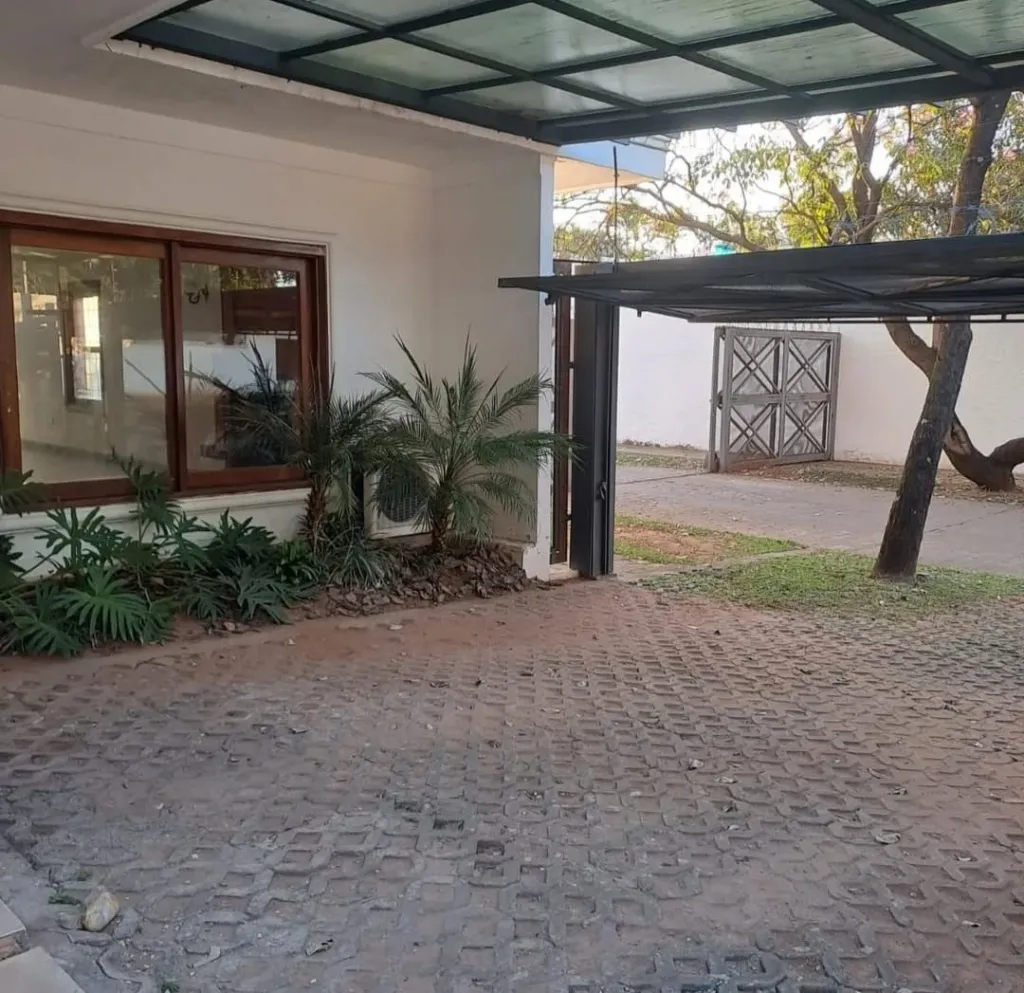 HERMOSA CASA BARRIO MANORA — foto 2