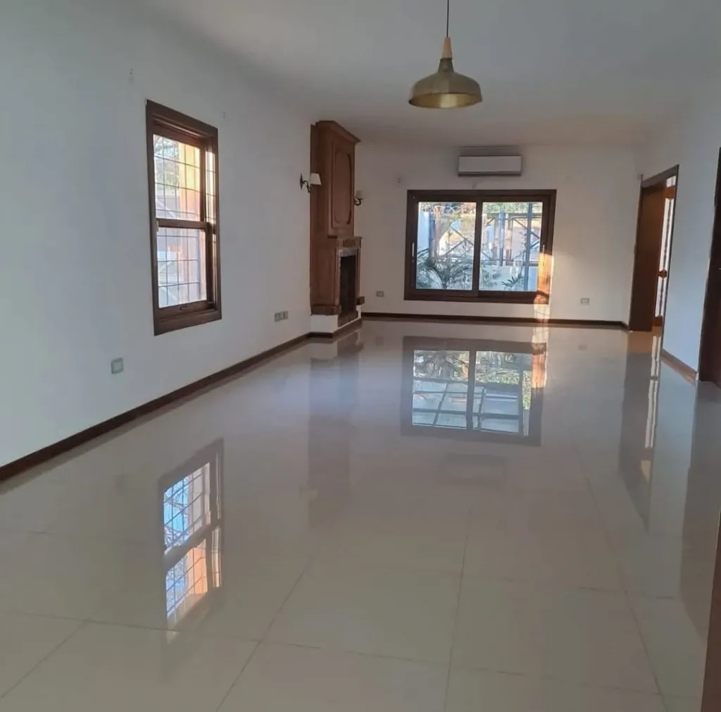HERMOSA CASA BARRIO MANORA — foto 3