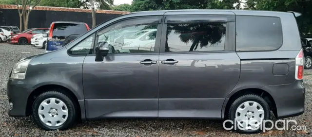 Toyota Noah 2007 — foto 5