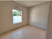 VENDO DUPLEX EN ZARATE ISLA, LUQUE COD 5789