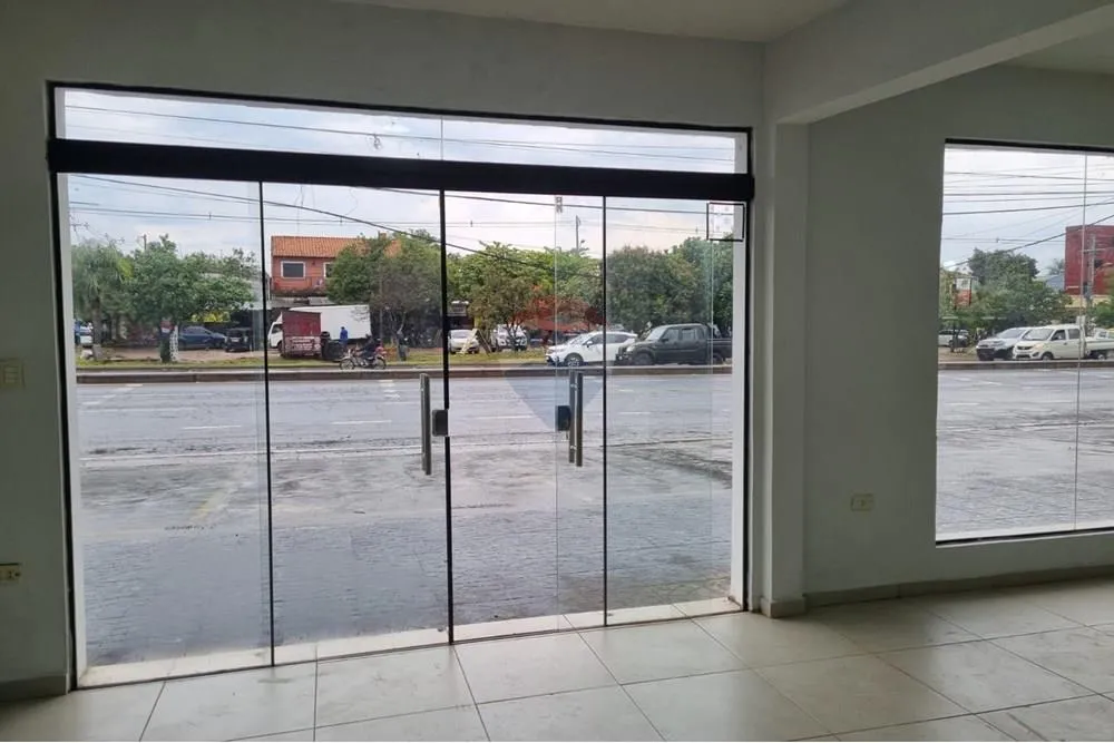 ALQUILO ESPACIOSO LOCAL COMERCIAL EN LOMA PYTÁ — photo 2