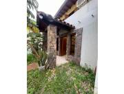 ALQUILO / VENDO CASA DE 4 DORMITORIOS ZONA AVDA. KUBITSCHEK