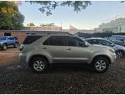 Toyota FORTUNER año 2011 del representante