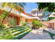 VENDO RESIDENCIA EN EL BARRIO MARISCAL ESTIGARRIBIA - ASUNCIÓN