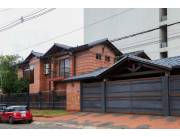 Vendo hermosa residencia en esquina en Barrio Villa Aurelia