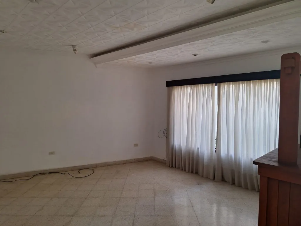 LAS MERCEDES: 5 DORMIT, IDEAL P CASA U OFICINA, AMPLIOS AMBIENTES, 3 GARAJES. — foto 3
