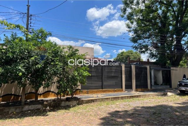 Casas - VENDO CASA EN ESQUINA EN LAMBARE Hermosa casa en esquina en Lambaré Barrio San Isidro
