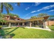 Vendo residencia de lujo en Lambaré