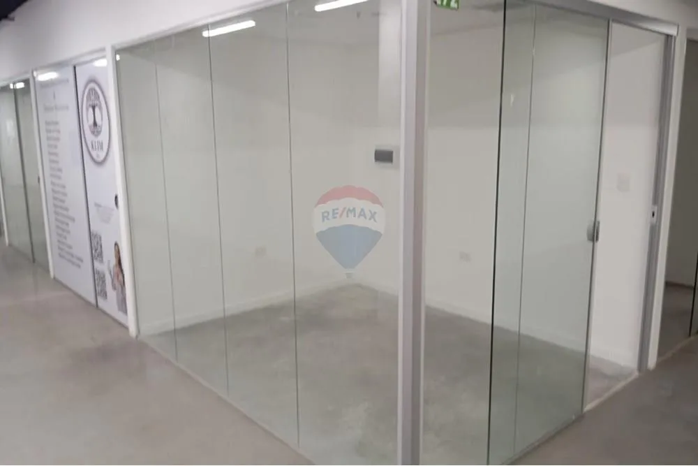 Vendo Moderno Local Comercial en Mercado 4, Asunción — foto 2