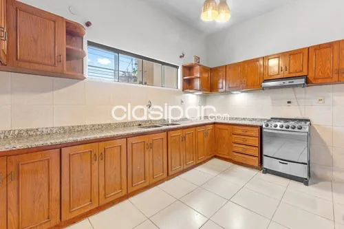 VENDO AMPLIA CASA EN LUQUE - CUARTO BARRIO!! — foto 3