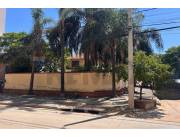 Vendo Residencia en esquina sobre Molas Lopez