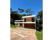 RESIDENCIA EN EL PARANA COUNTRY CLUB ( 3 HAB EN SUITE)