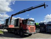 Scania P360 8x4 con grua Palfinger