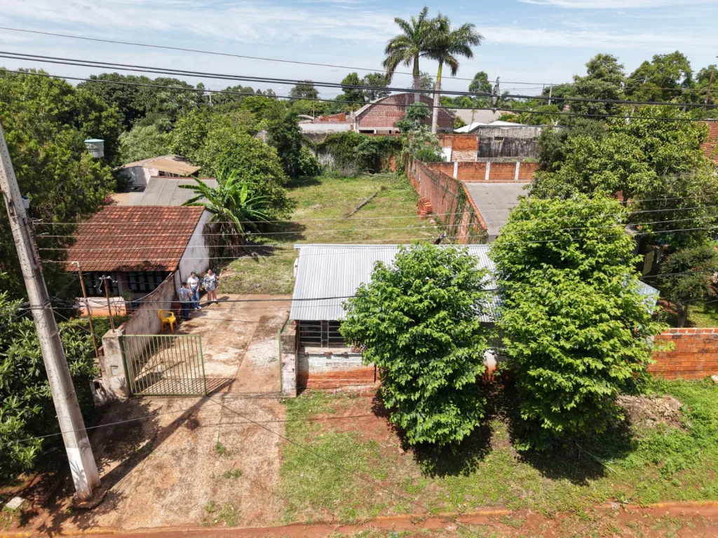 EN VENTA TERRENO CON CONSTRUCCION EN BARRIO SANTA MARIA — foto 2
